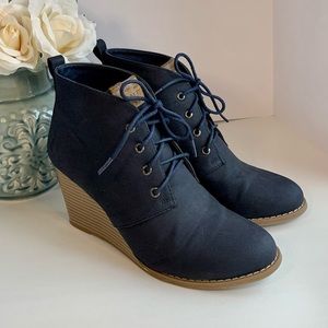 Nautica Navy Wedge Lace-up Booty Size 7.5
